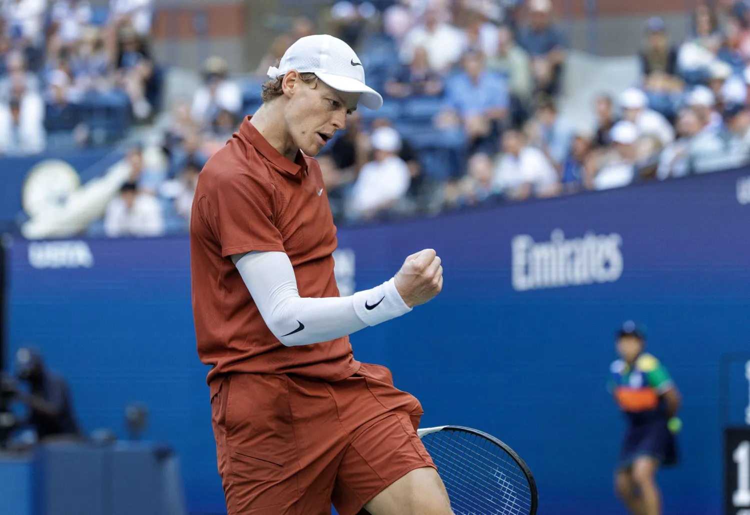 سينر محتفلا بالفوز (إ.ب.أ)