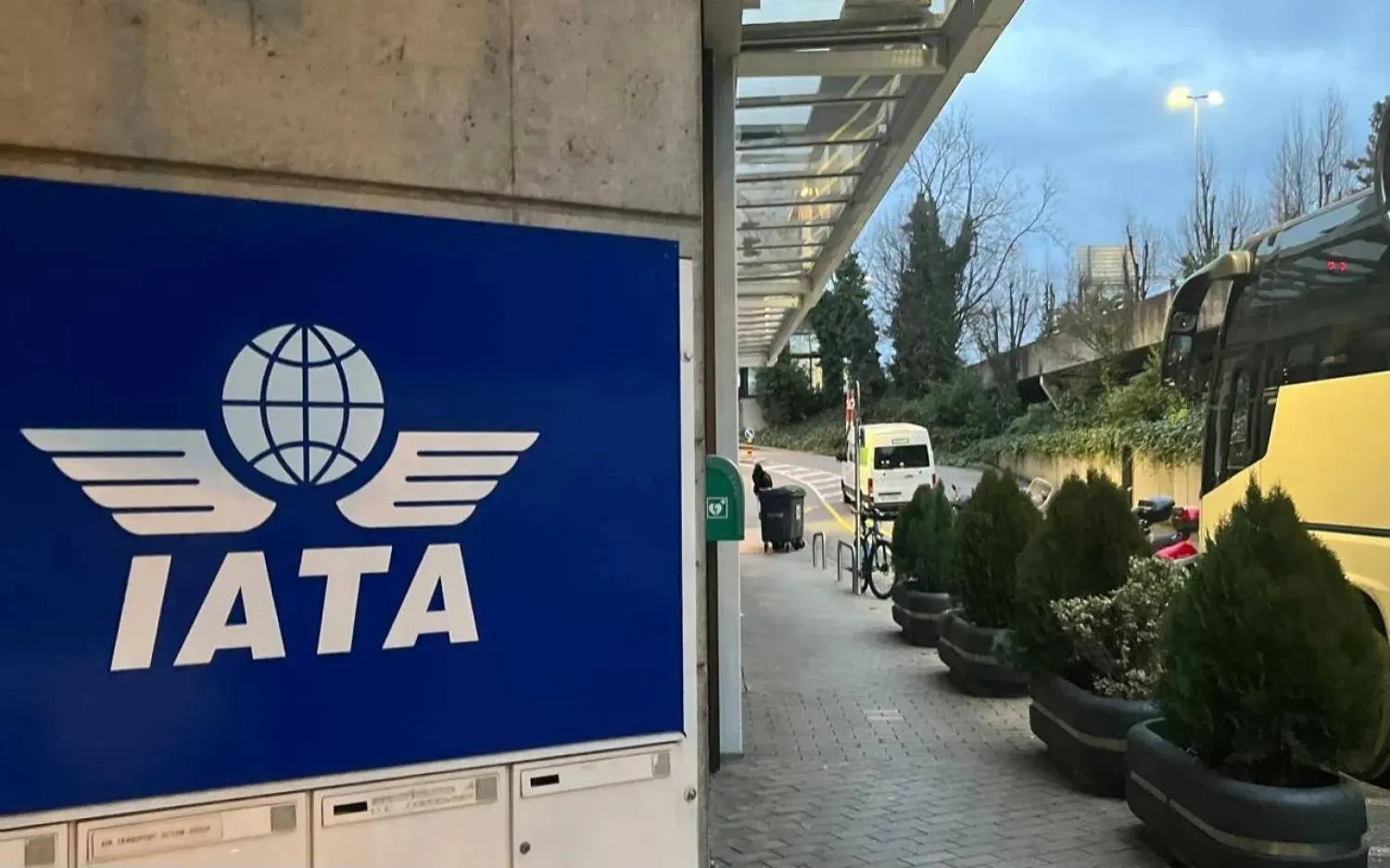 شعار «الاتحاد الدولي للنقل الجوي (إياتا)» (الشرق الأوسط)