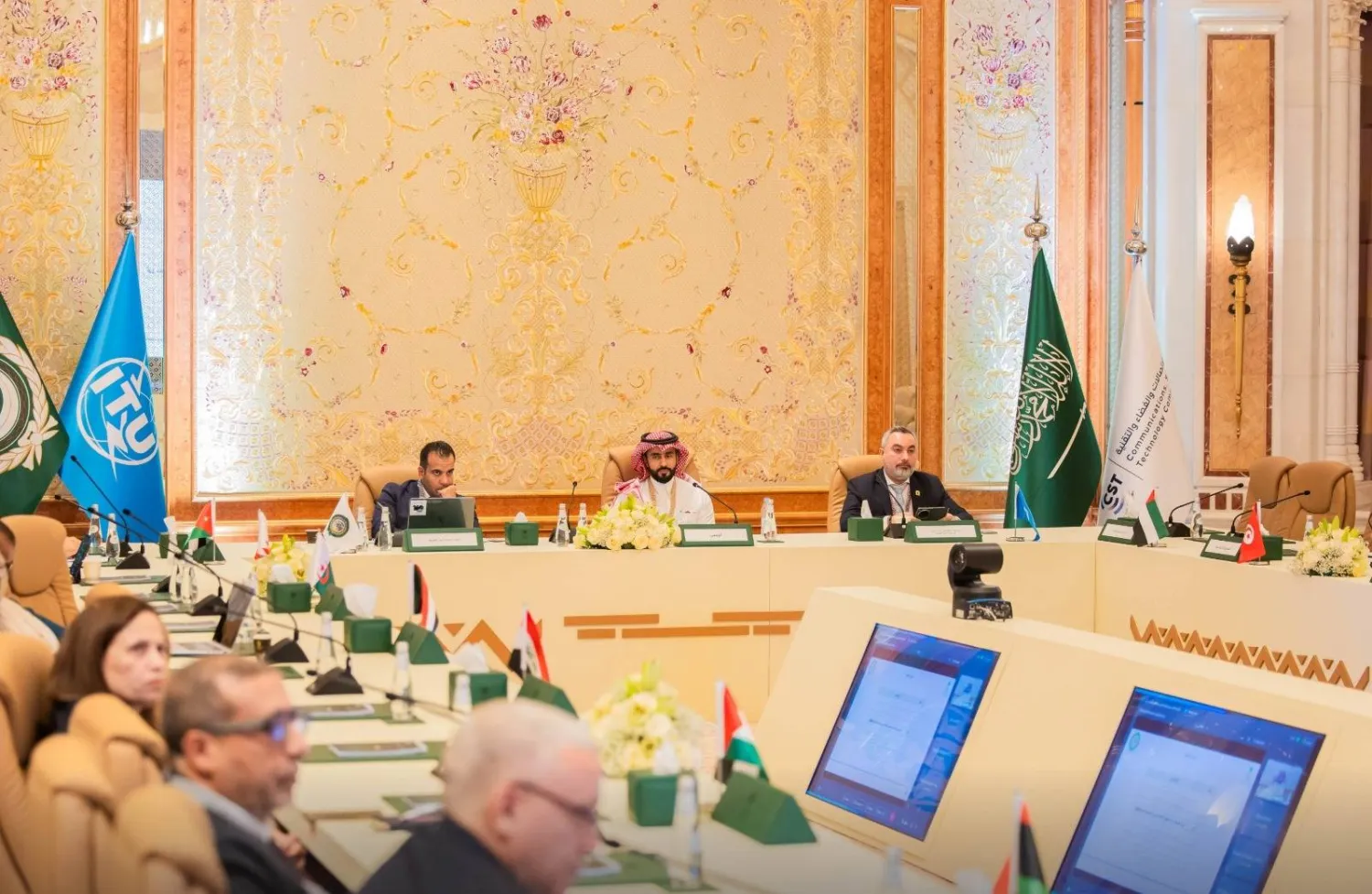 اجتماع فريق العمل العربي للتحضير لمؤتمر المندوبين المفوضين التابع لجامعة الدول العربية بالرياض (الشرق الأوسط)