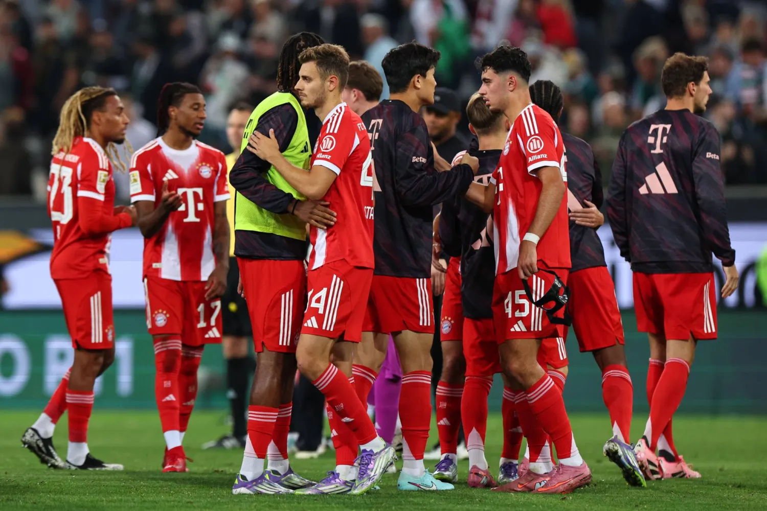 بايرن ميونيخ الألماني يعاني رغم الانتصارات (إ.ب.أ)