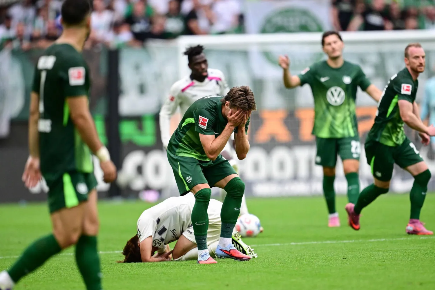 فولفسبورغ اكتفى بالتعادل مع ضيفه ماينز (أ.ف.ب)