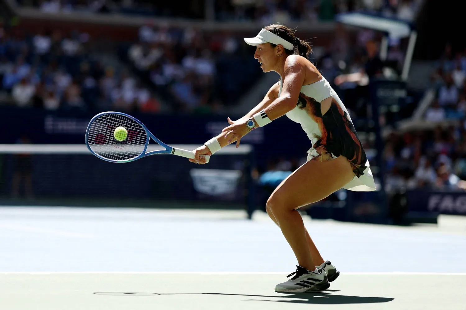 الأميركية جيسيكا بيغولا تتألق في نيويورك (أ.ف.ب) 