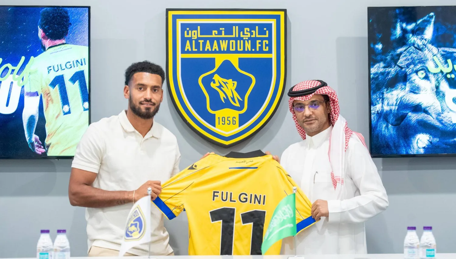 بدر الغنام رئيس النادي مع لاعب خط الوسط الفرنسي أنجيلو فولوجيني (نادي التعاون) 