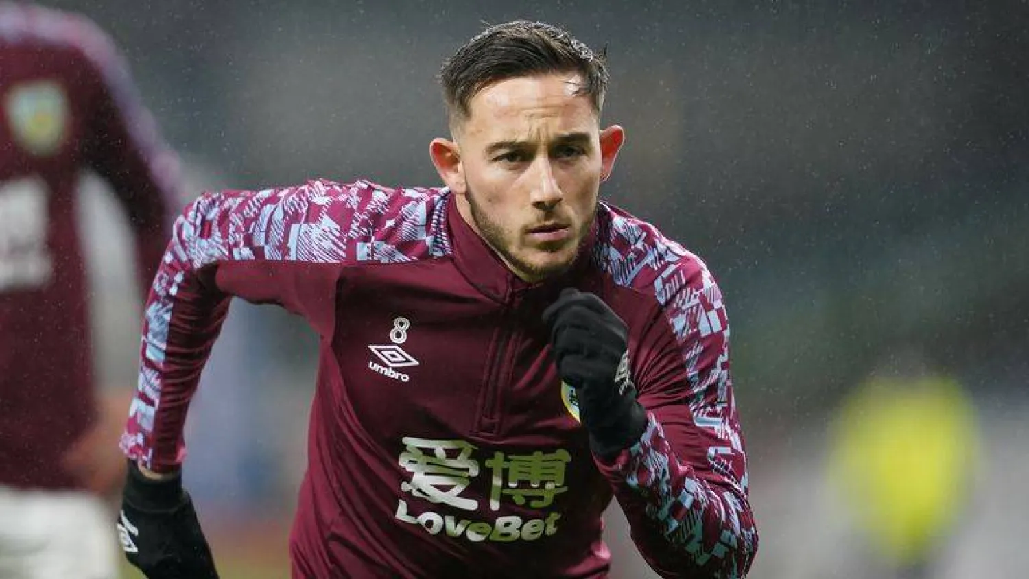 جوش براونهيل لاعب وسط بيرنلي السابق (سكاي سبورتس)