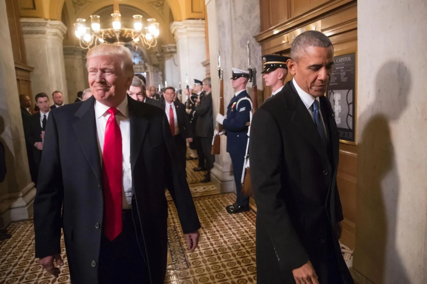 Yeni bir anket, 2028'de üçüncü dönem için yarışmaları durumunda Barack Obama'nın Donald Trump'ı ezip geçeceğini ortaya koydu. Ankete katılan 1013 kayıtlı seçmenin yüzde 52'si Obama'yı desteklerken, sadece yüzde 41'i Trump'tan taraf oldu (AFP)