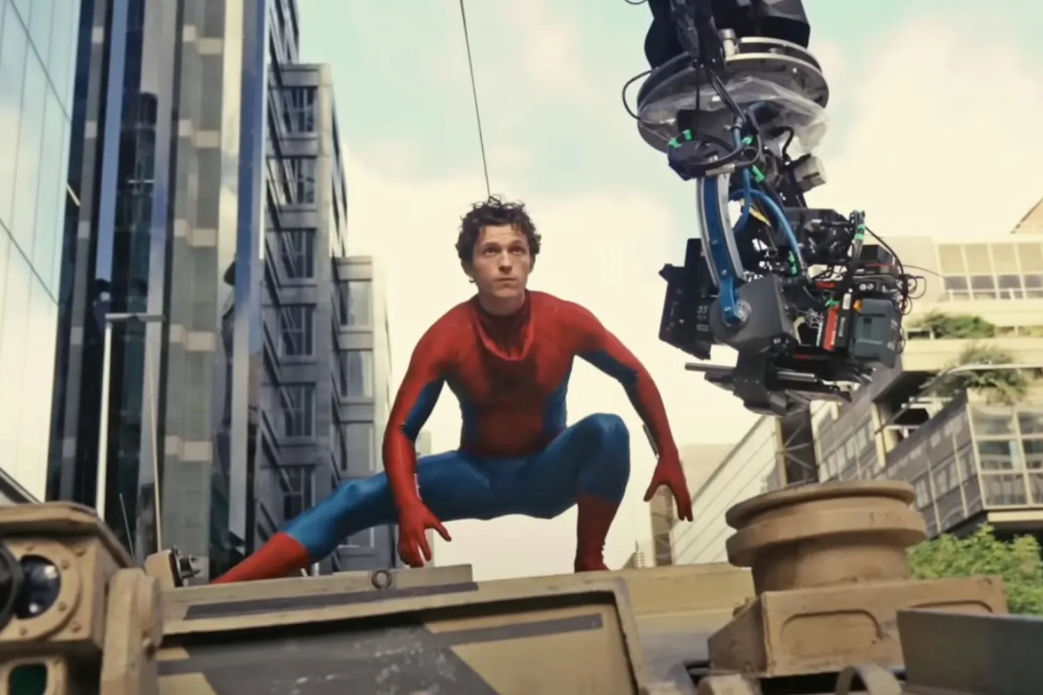 Tom Holland'ın, Spider-Man: Brand New Day'den kamera arkası görüntülerini paylaştığı gönderi kısa sürede 2,5 milyona yakın beğeni aldı (Sony Pictures Entertainment)