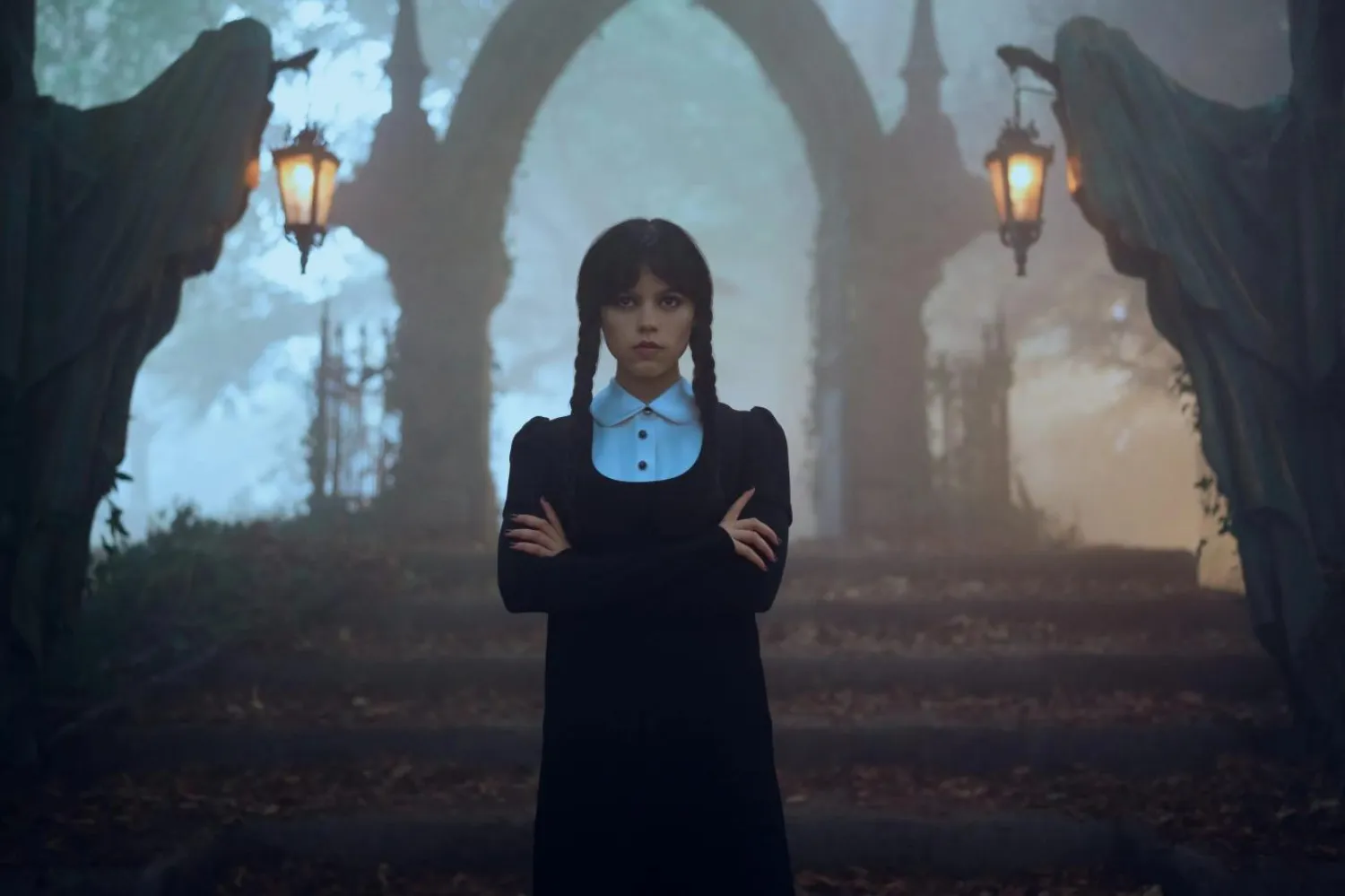 Alfred Gough ve Miles Millar'ın yarattığı doğaüstü gizem ve komedi dizisi Wednesday'in başrolünde 22 yaşındaki Jenna Ortega yer alıyor (Netflix)