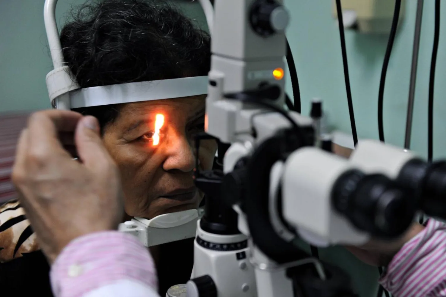  Bir hasta diyabetik retinopati için lazer tedavisi görüyor (AFP/Arşiv)