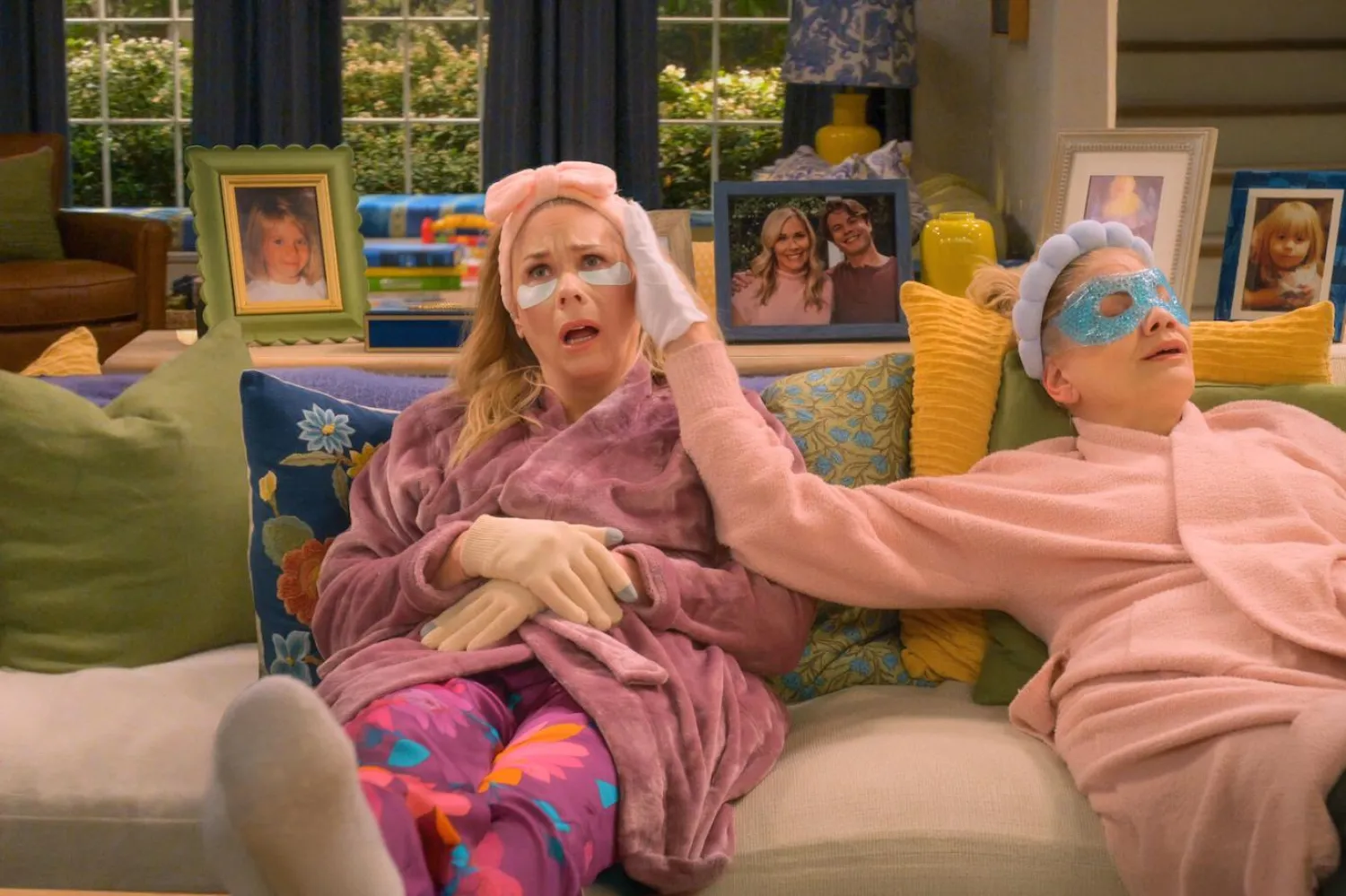 Komedi dizisinde Leanne Morgan'a başrolde iki Emmy ödüllü Kristen Johnston eşlik ediyor (Netflix)