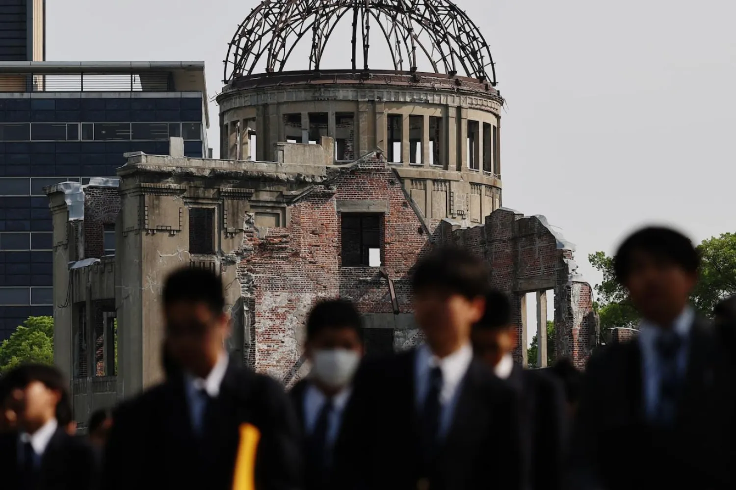 "Atom Bombası Kubbesi" diye de bilinen Hiroşima Barış Anıtı, ABD'nin atom bombası saldırısında ölenlerin anıldığı başlıca yerlerden (Reuters)