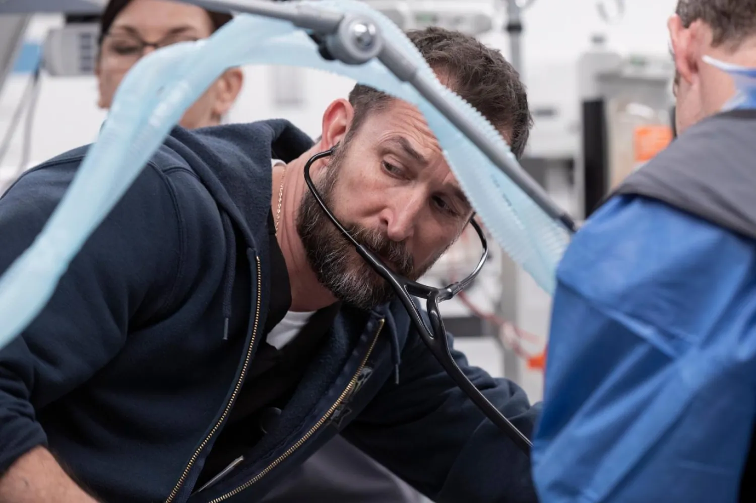 ER'ın yıldızı Noah Wyle'ın başrolünde yer aldığı The Pitt'in ikinci sezonunun Ocak 2026'da izleyiciyle buluşması planlanıyor (HBO Max)