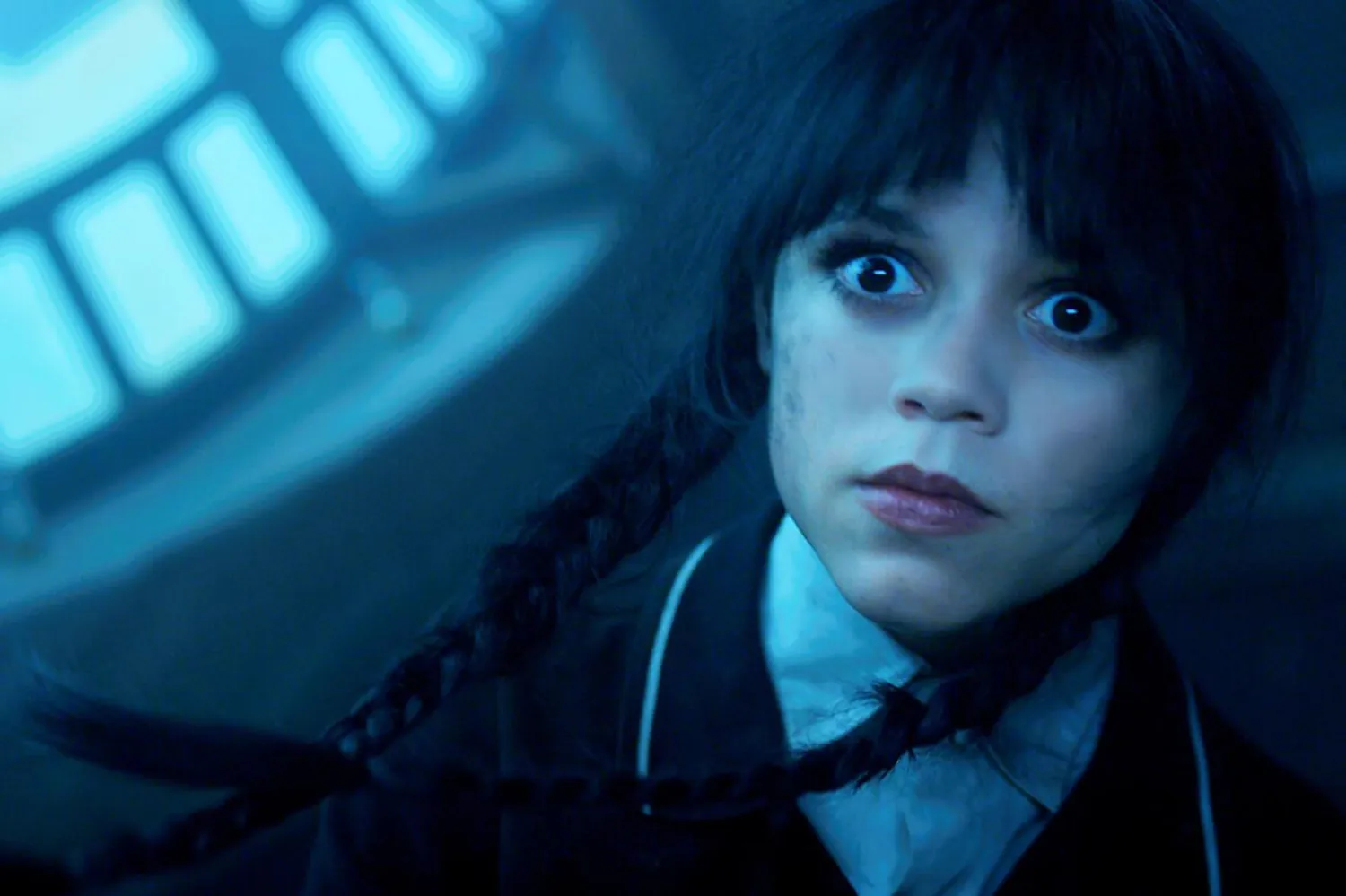 Kariyerine çocuk yaşta başlayan ve komedi dizisi Jane the Virgin'le şöhrete ulaşan Jenna Ortega, Wednesday Addams rolündeki performansıyla hem Altın Küre hem de Emmy'ye aday gösterildi (Netflix) 