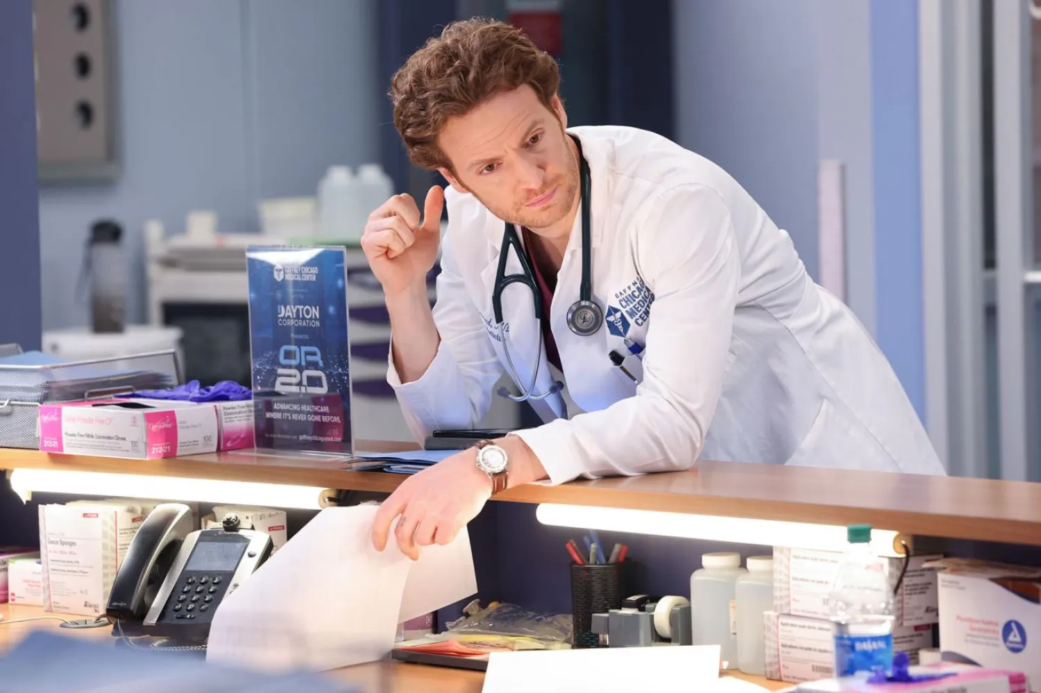 Amerikalı oyuncu Nicholas Gehlfuss, meşhur aile komedisi Shameless'ın 4. sezonundaki Robbie Pratt rolüyle de tanınıyor (NBC)