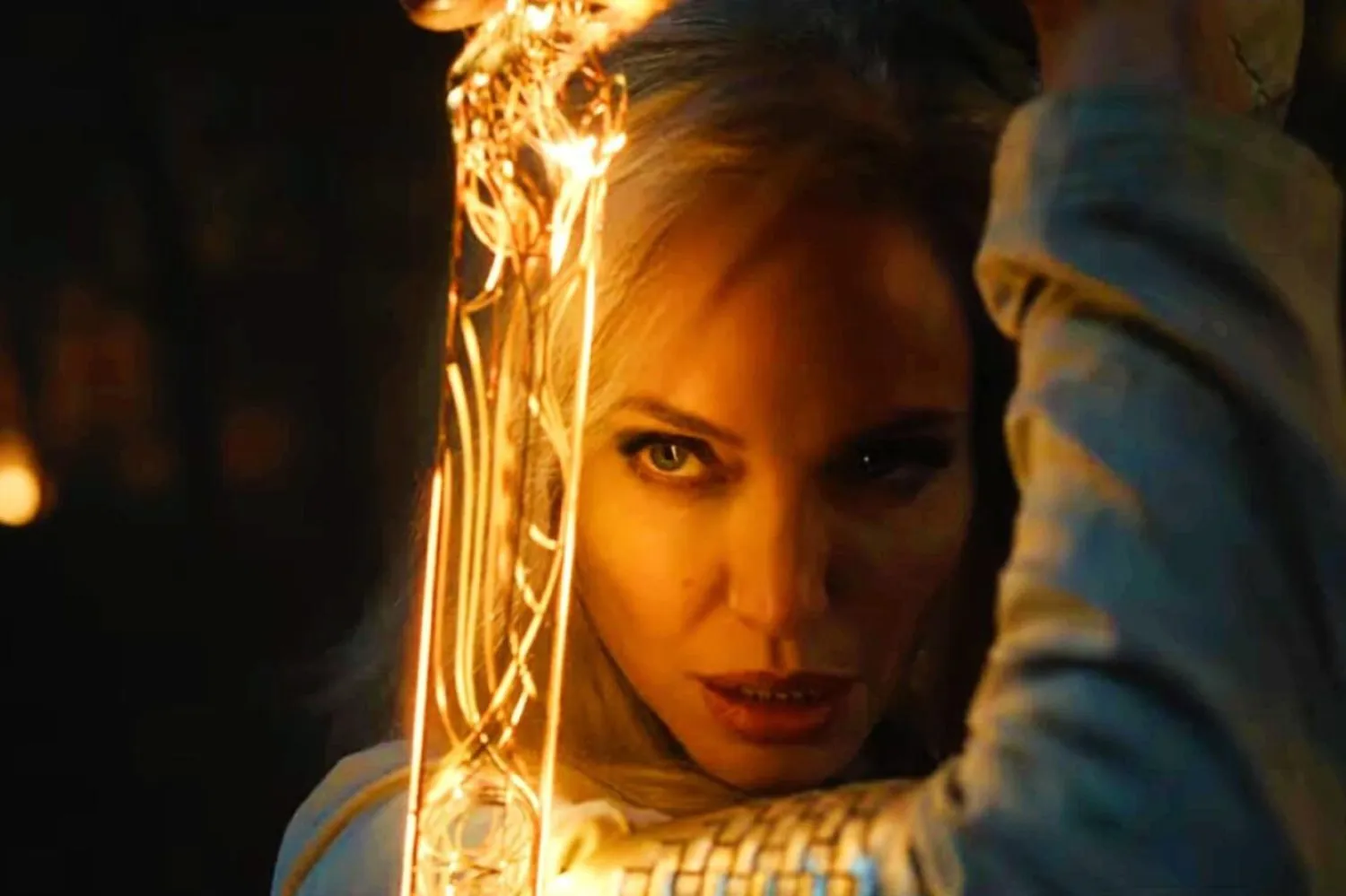 Dünya'yı koruyan yıldızların ötesinden bir grup kahramanı konu alan Eternals'ta Angelina Jolie, Thena karakterine hayat vermişti (Walt Disney Studios Motion Pictures)