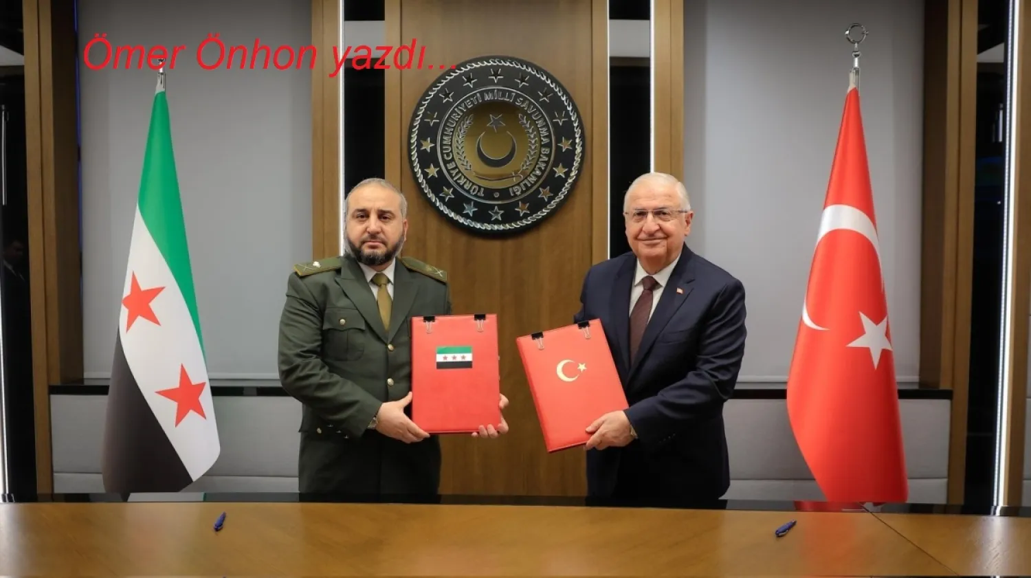 Suriye Savunma Bakanı Murhaf Ebu Kasra ve Türkiye Savunma Bakanı Yaşar Güler, 13 Ağustos 2025'te Ankara'da savunma anlaşmasının belgelerini imzaladı