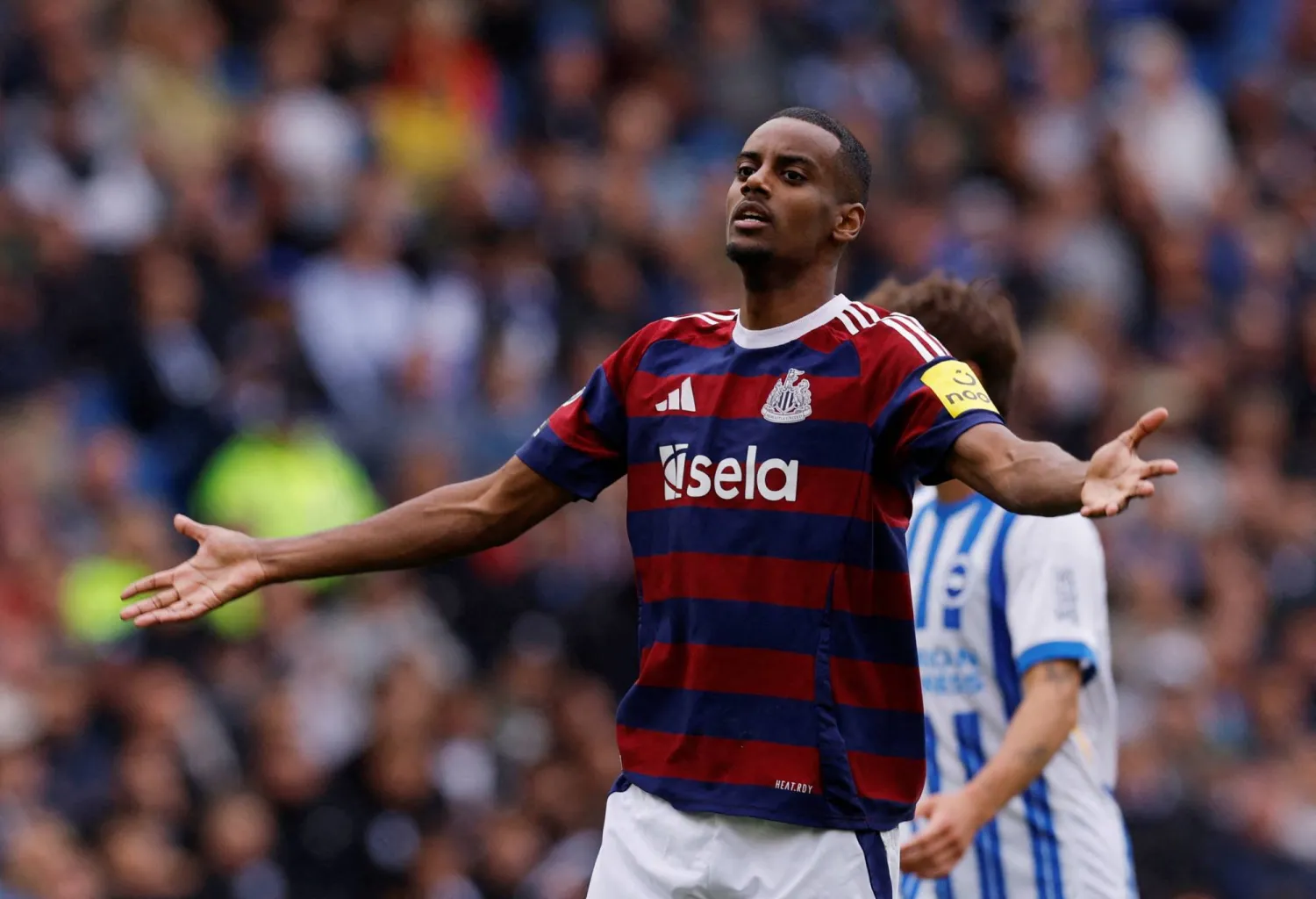 إيزاك (رويترز)