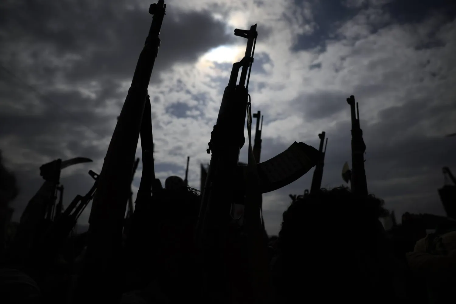 Houthi supporters hold up their weapons during a protest against Israel in Sanaa, Yemen, 29 August 2025. EPA/YAHYA ARHAB