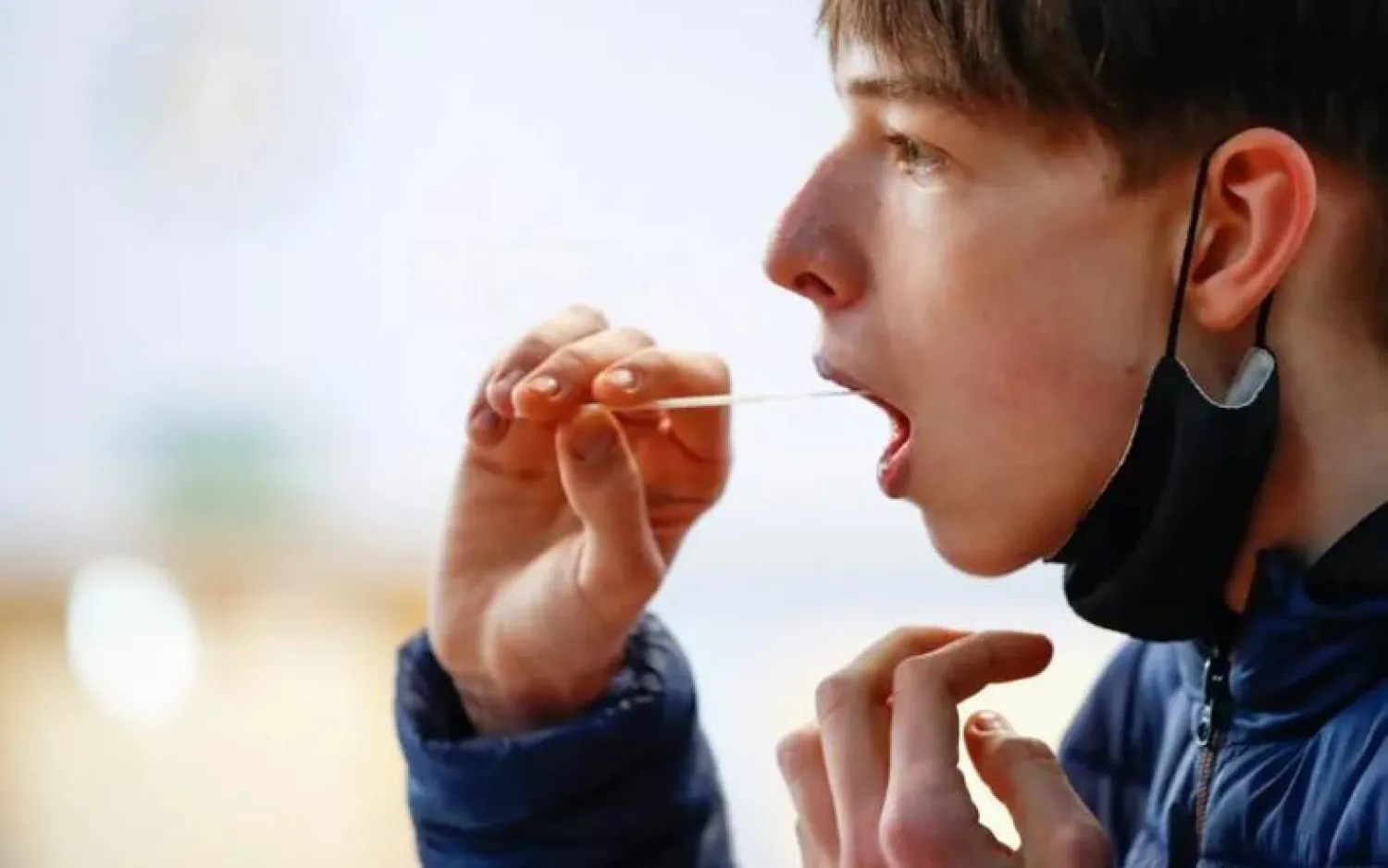 المسحة يُمكنها الكشف عن الأطفال المصابين بمرض خطير بالقلب (رويترز)