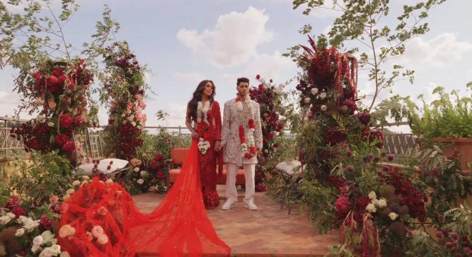 مراسم الزواج الهندوسية التي أقيمت في حدائق توسكانا (حسابه على «إنستغرام»)