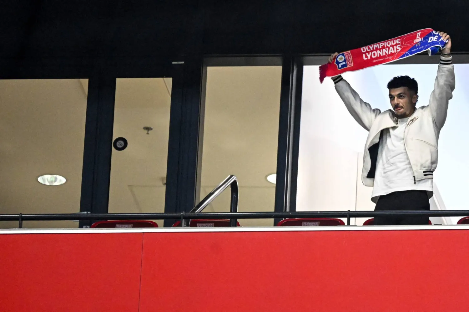 المهاجم الدولي الجورجي جورج ميكوتادزه يودّع ليون (أ.ف.ب)