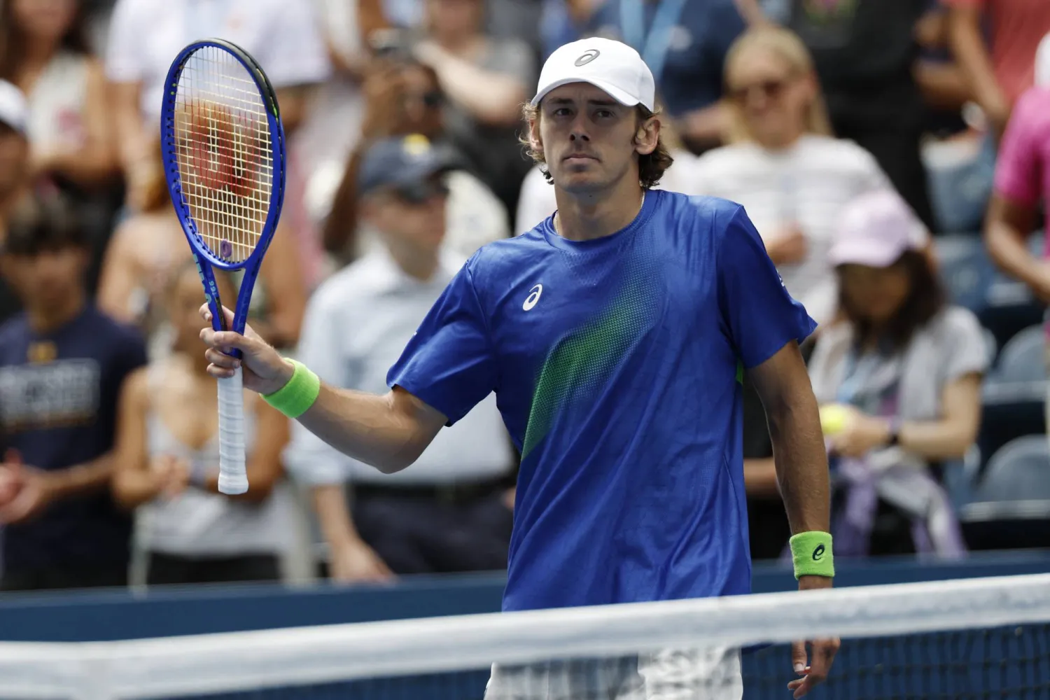 الأسترالي أليكس دي مينور (رويترز)