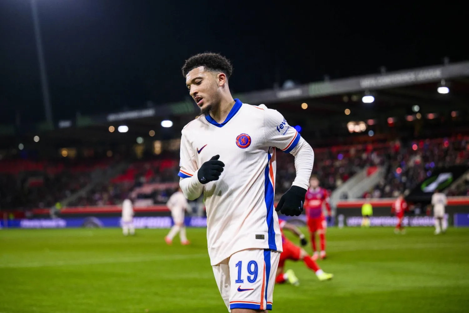 غيدون سانشو إلى أستون فيلا (د.ب.أ)