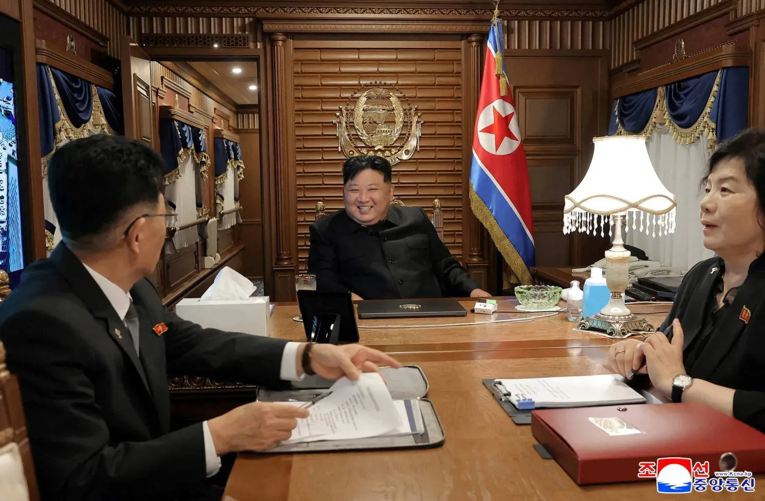Kuzey Kore lideri Kim Jong Un, Çin'e giden trende (Reuters)