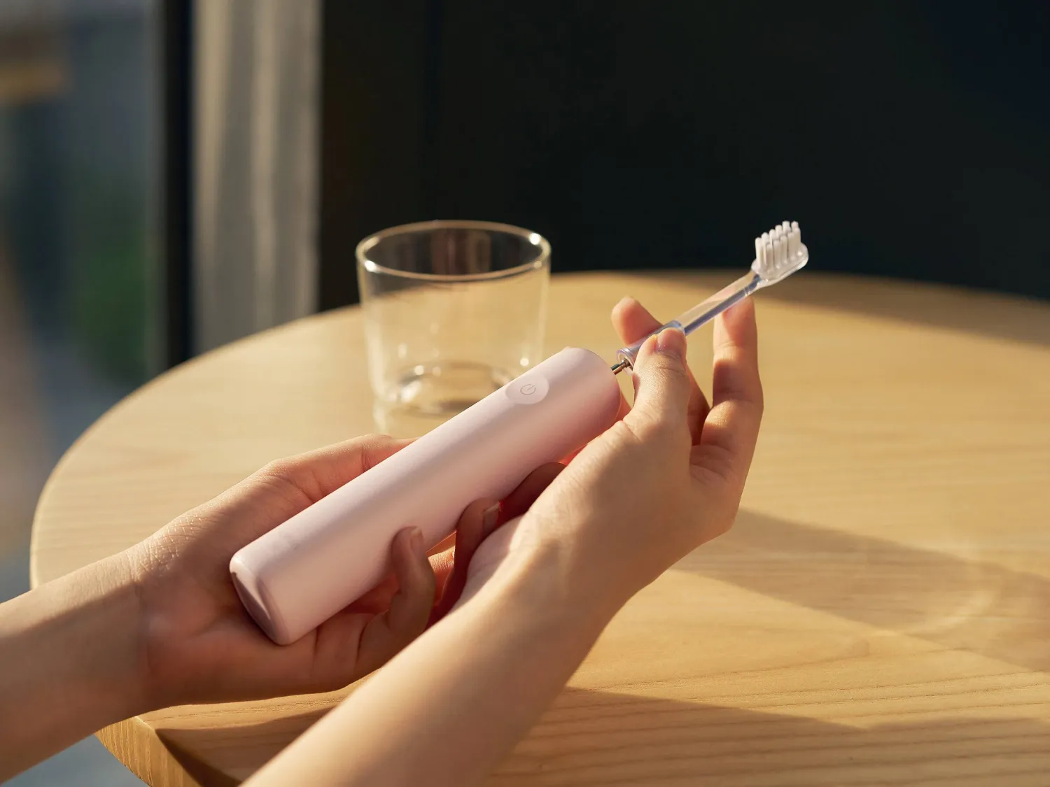 فرشاة أسنان كهربائية جديدة لـ«التنظيف العميق»