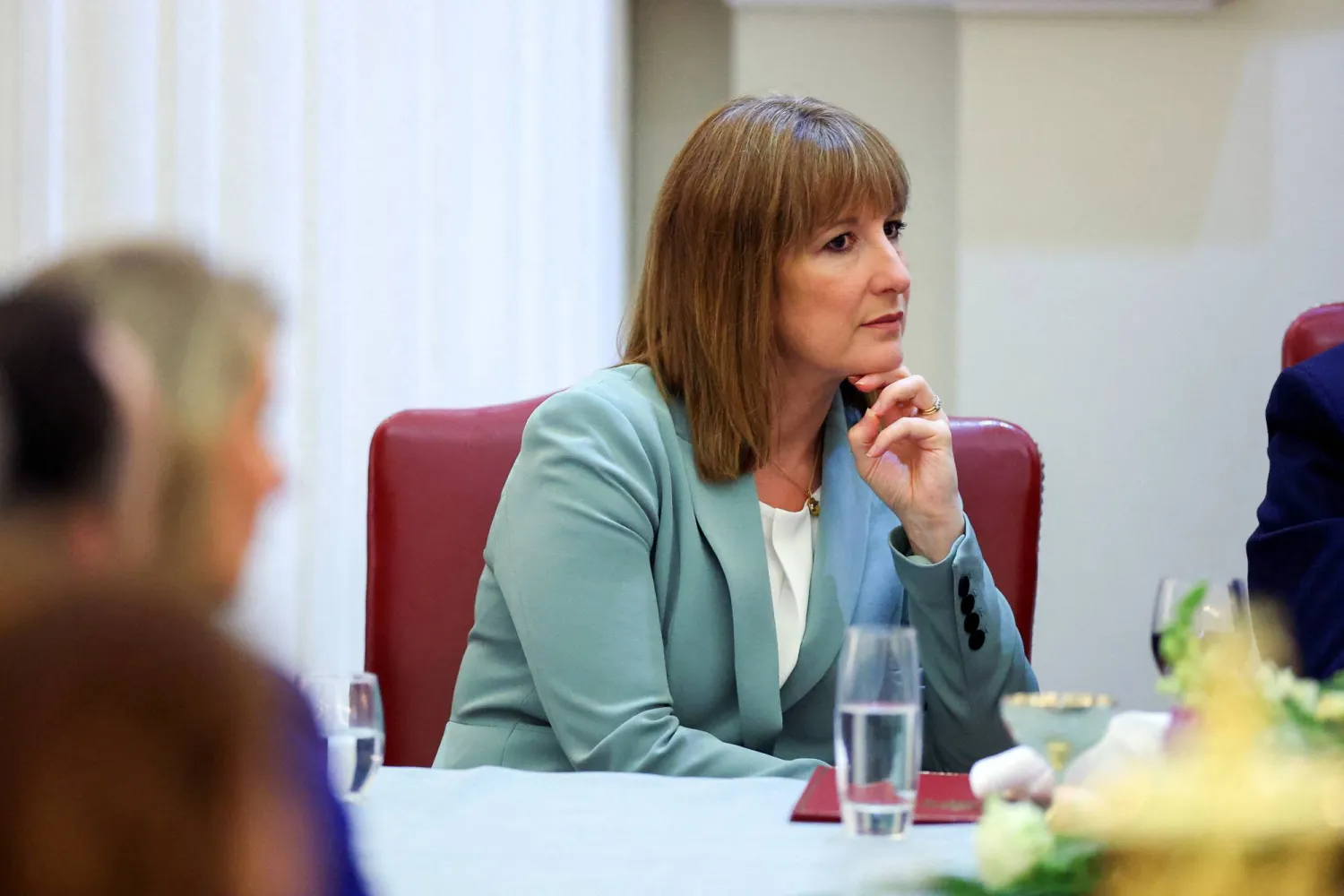 وزيرة الخزانة البريطانية راشيل ريفز تحضر حفل العشاء السنوي في «مانشن هاوس» بلندن (رويترز)