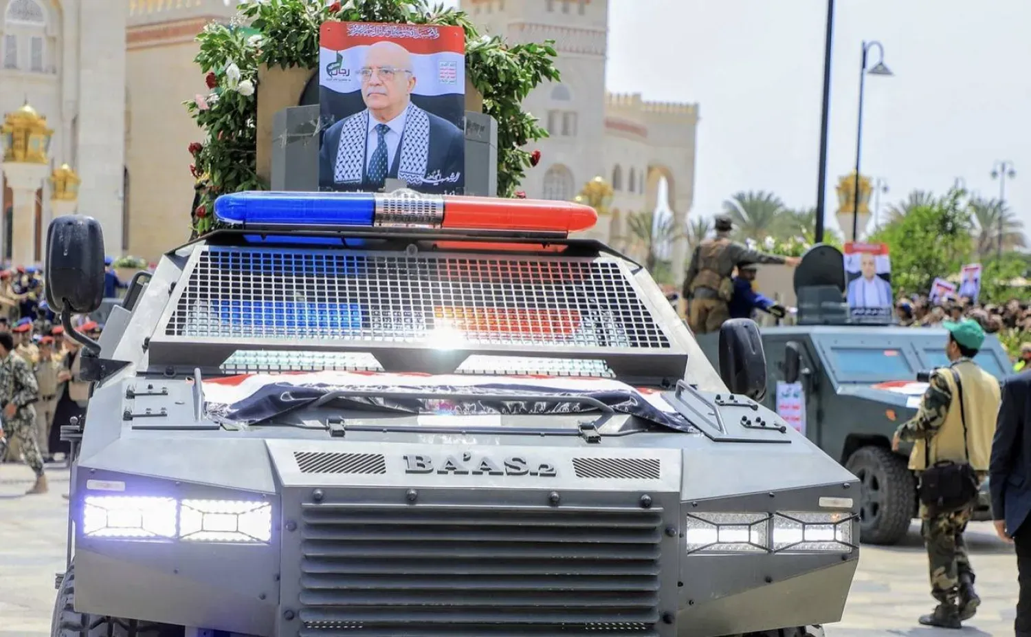 Husiler, İsrail saldırılarında öldürülen hükümet mensuplarını defnettiler. (X)