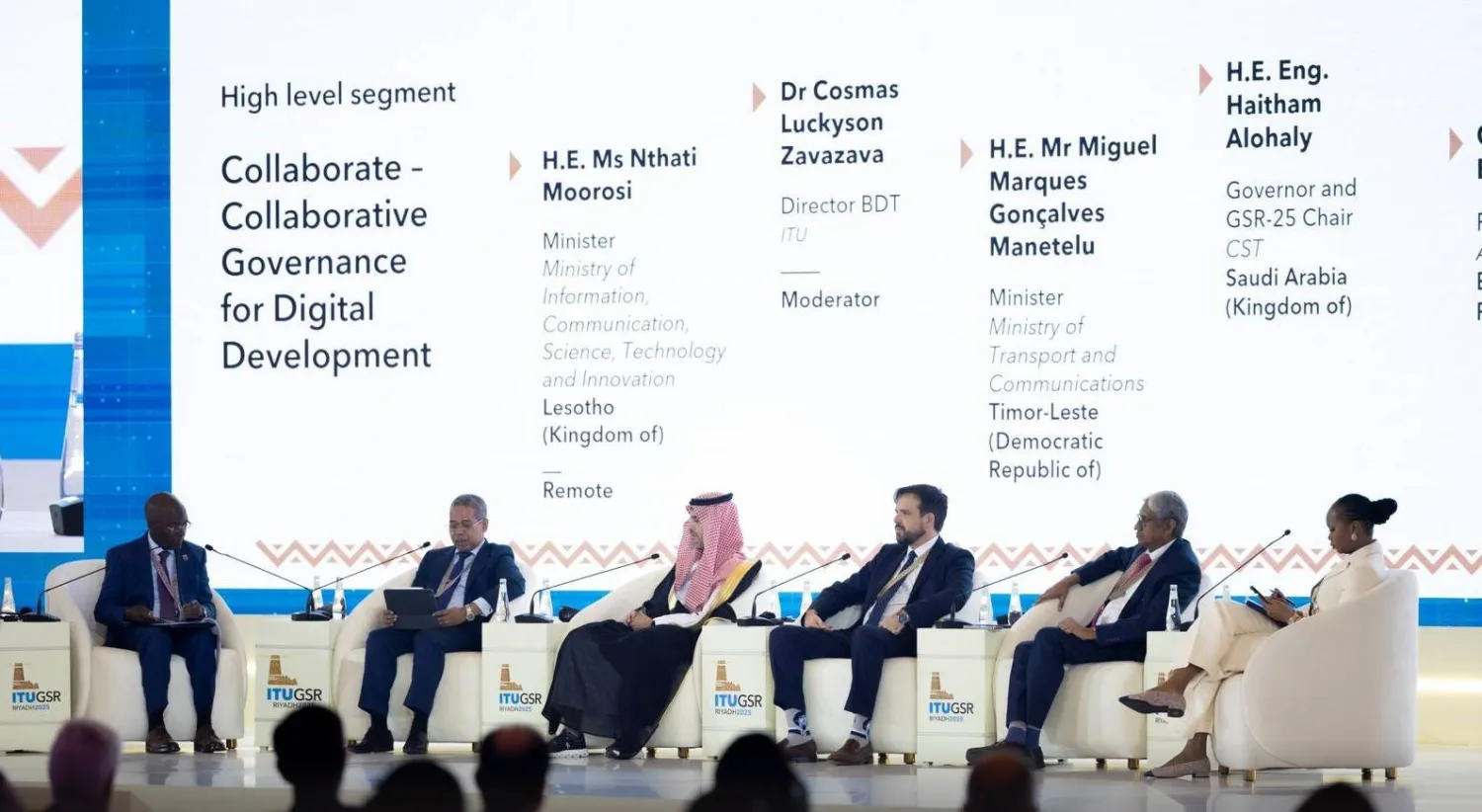 الجلسة الحوارية رفيعة المستوى بحضور عدد من الوزراء وقادة قطاع الاتصالات والتقنية (الشرق الأوسط)