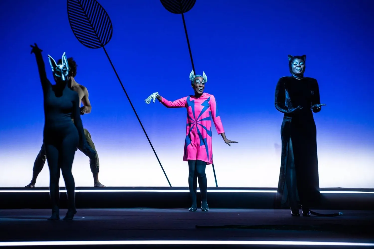 افتتاح المهرجان شهد عروضاً استعراضية (إدارة المهرجان)