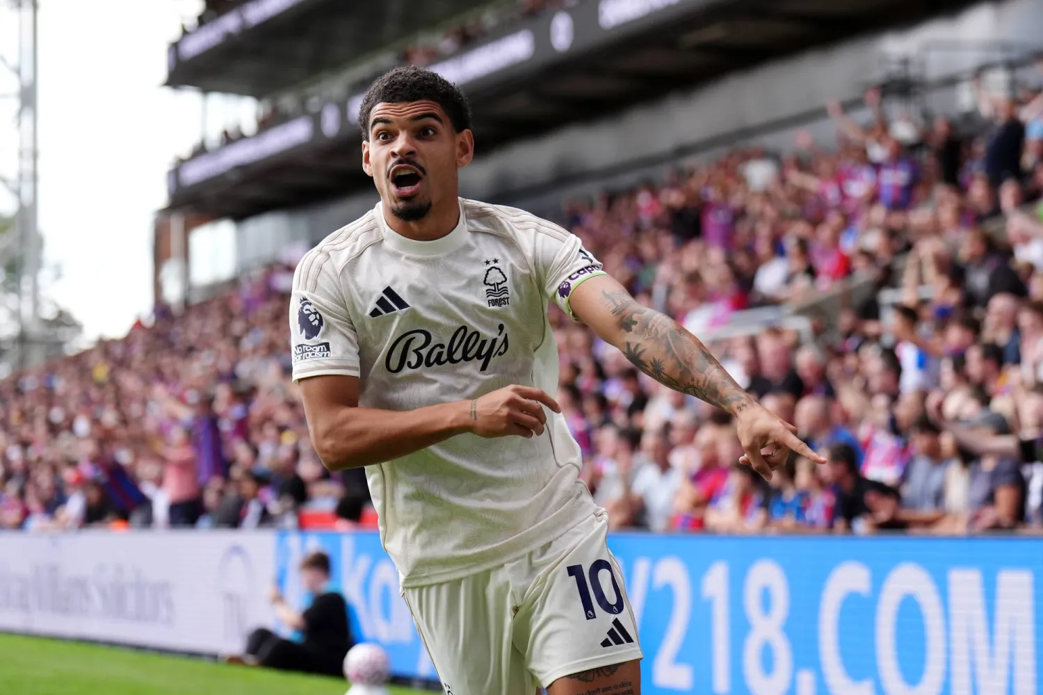 مورغان غيبس - وايت نجم منتخب إنجلترا ونادي نوتنغهام فورست (د.ب.أ) 