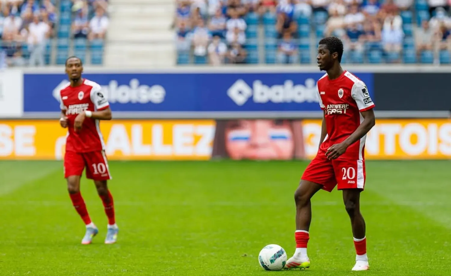 محمدو دومبيا لاعب نادي رويال أنتويرب البلجيكي (حساب اللاعب في إنستغرام)