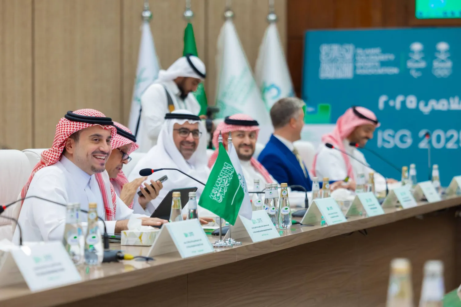 الأمير فهد بن جلوي خلال رئاسته اللجان التحضيرية للدورة (الشرق الأوسط)