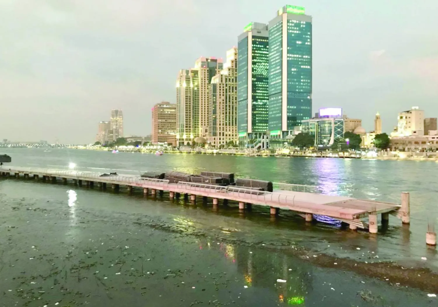 بنايات على نيل القاهرة (تصوير: عبد الفتاح فرج)