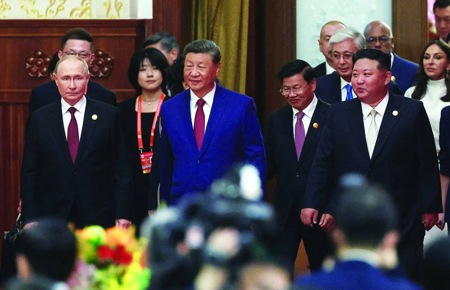 
شي وبوتين وكيم لدى وصولهم لحضور حفل استقبال بمناسبة ذكرى «يوم النصر» في بكين (رويترز)