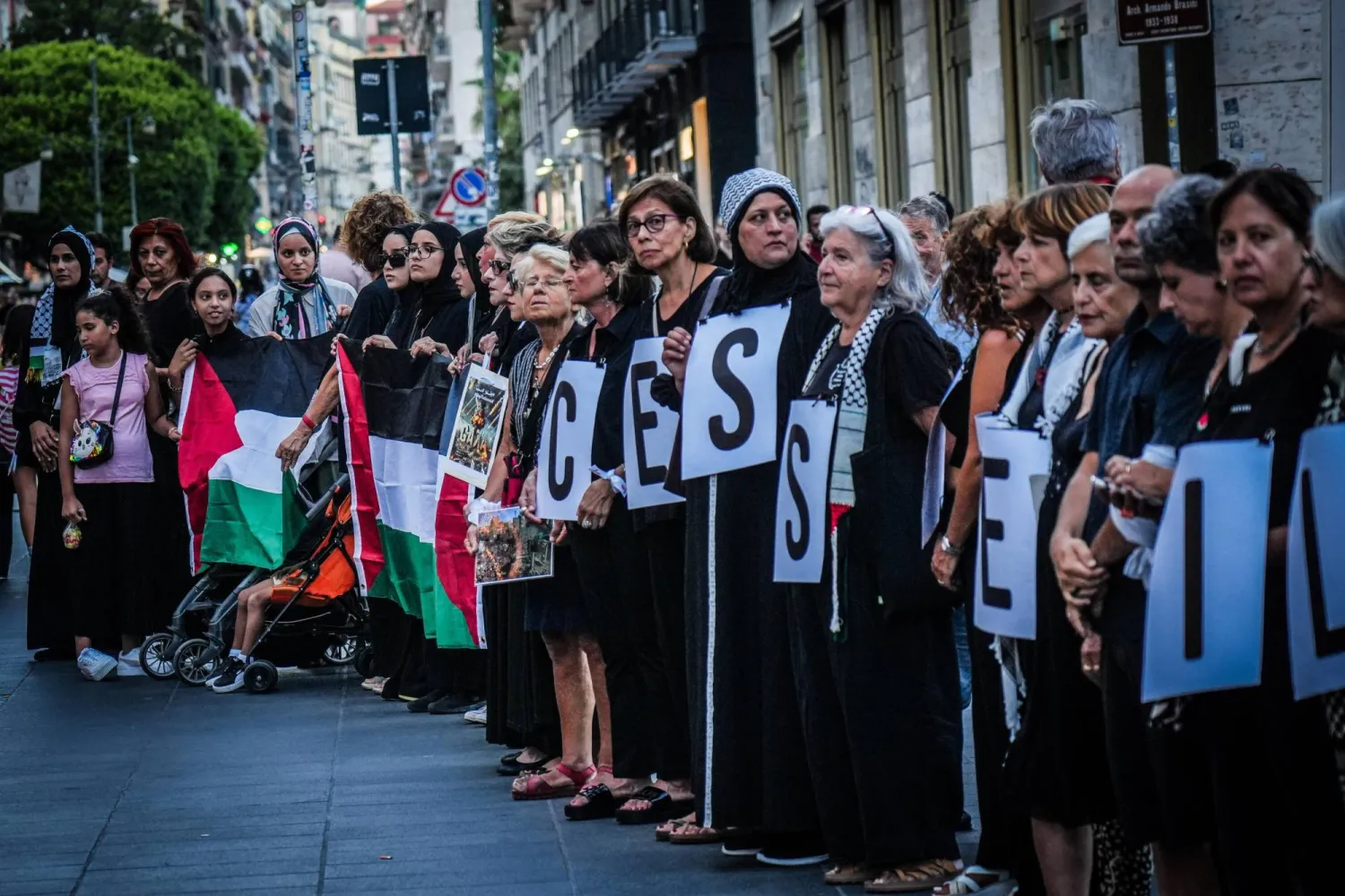 تجمع سيدات لمجموعة «التحرك من أجل فلسطين» (أرشيفية - إ.ب.أ)