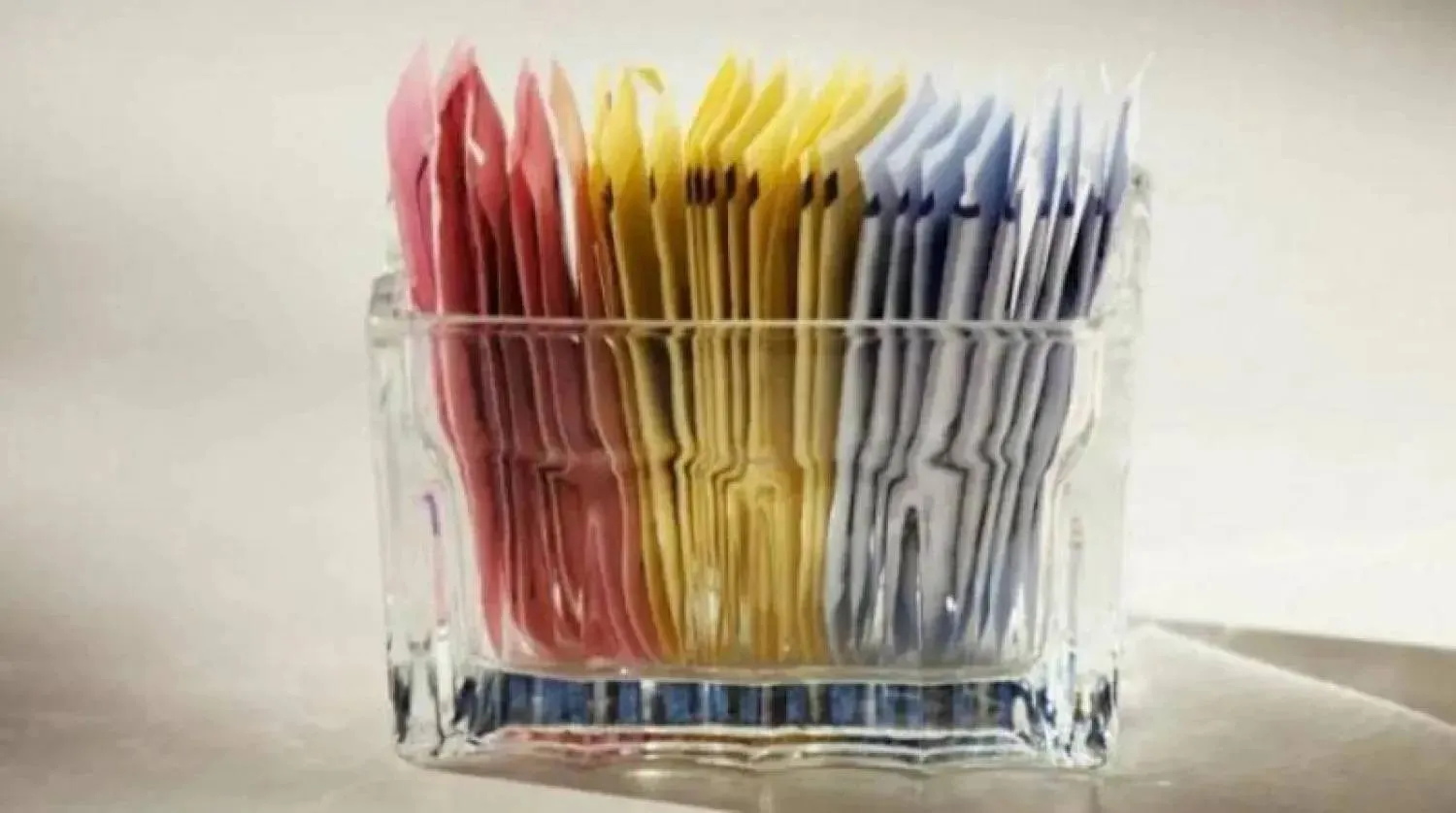 أنواع مختلفة من المحليات الاصطناعية (أ.ف.ب)