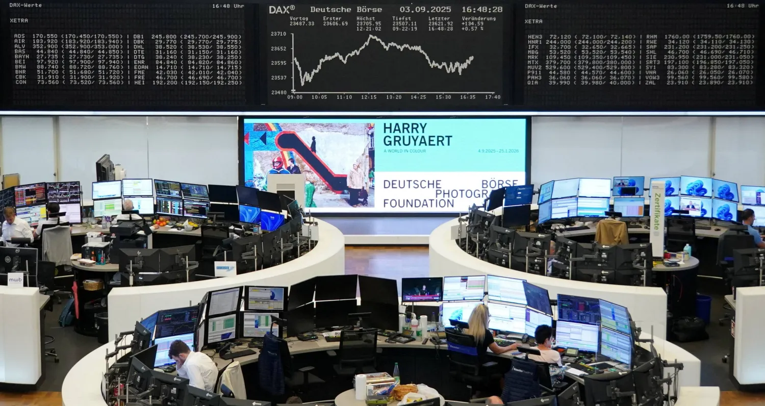 رسم بياني لمؤشر أسعار الأسهم الألماني «داكس» في بورصة فرانكفورت (رويترز)