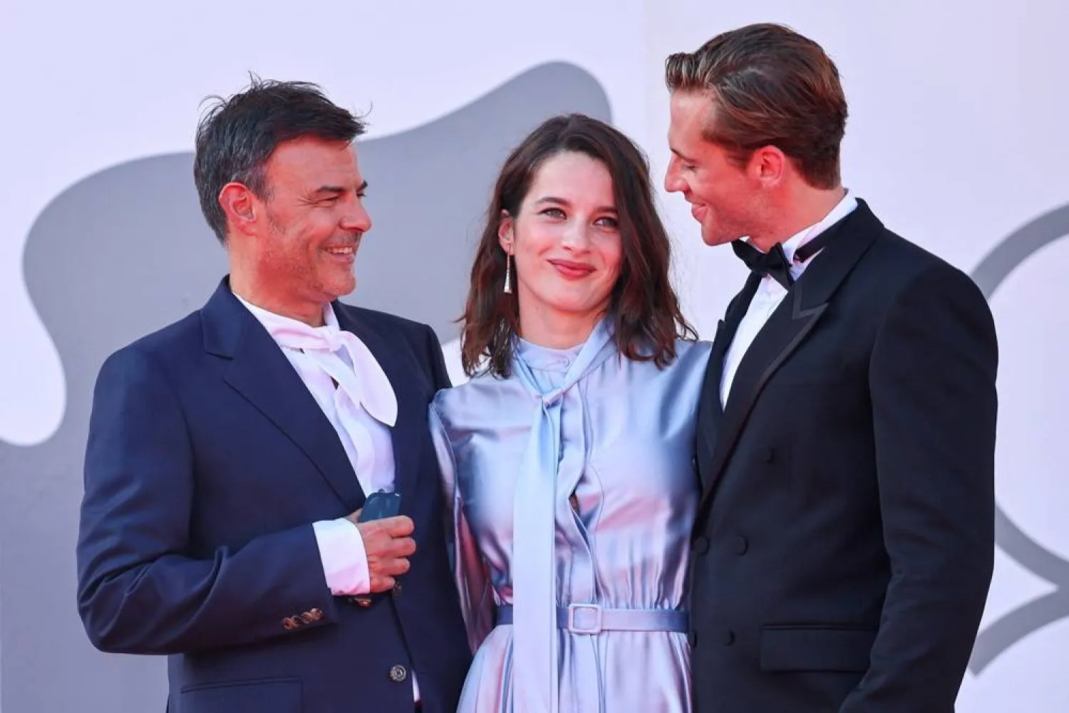  Director Francois Ozon and cast members Benjamin Voisin and Rebecca Marder pose on the red carpet for the screening of the movie "The Stranger" in competition, at the 82nd Venice Film Festival, in Venice, Italy, September 2, 2025. (Reuters)
