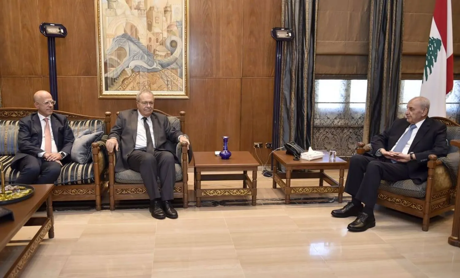 برّي يستقبل نائب رئيس الحكومة طارق متري والوزير فادي مكي في مقر إقامة رئيس البرلمان اللبناني (الوكالة الوطنية)