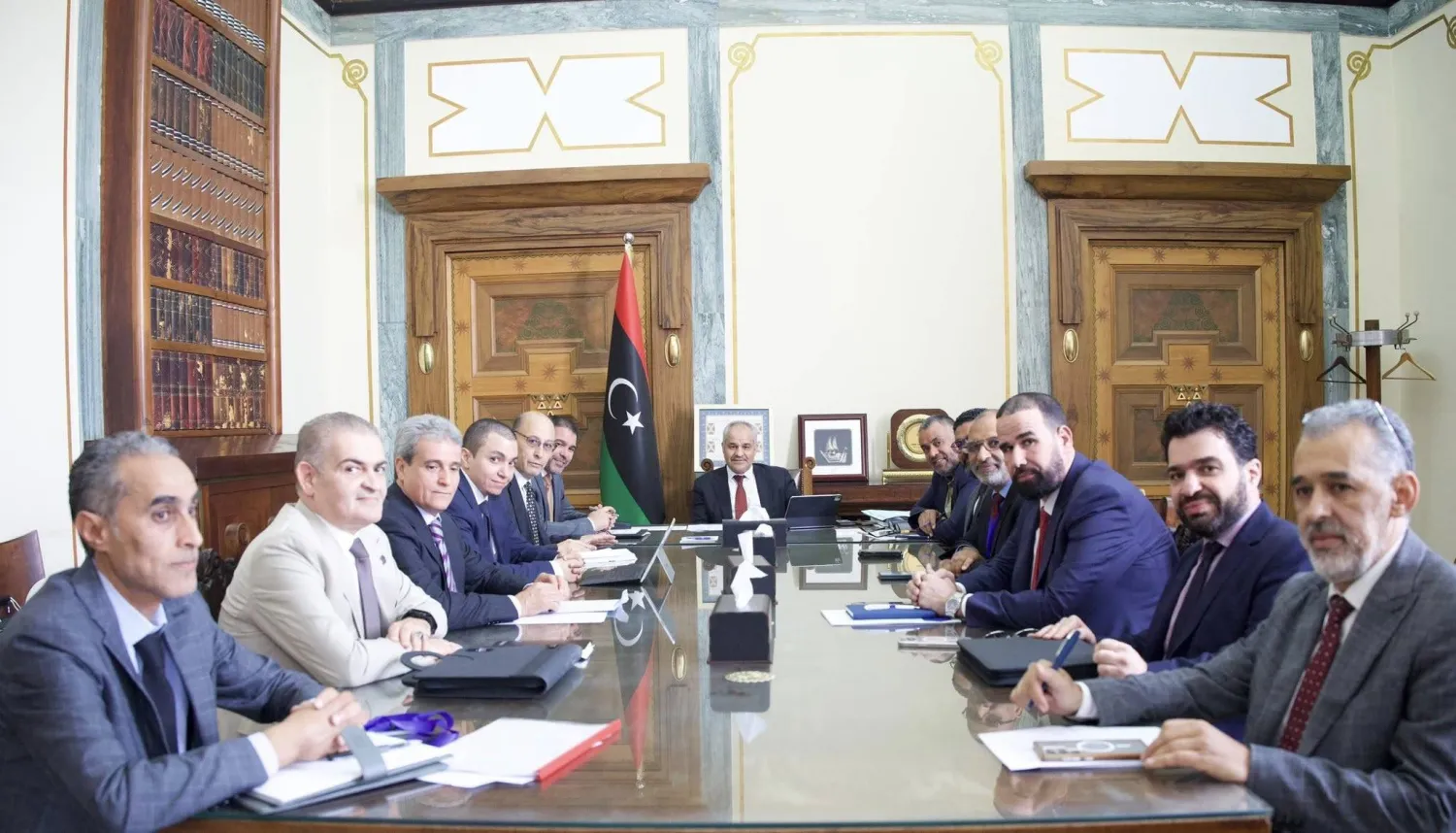 محافظ المصرف المركزي الليبي في اجتماع مع مديرين لمصارف ليبية (المصرف المركزي)