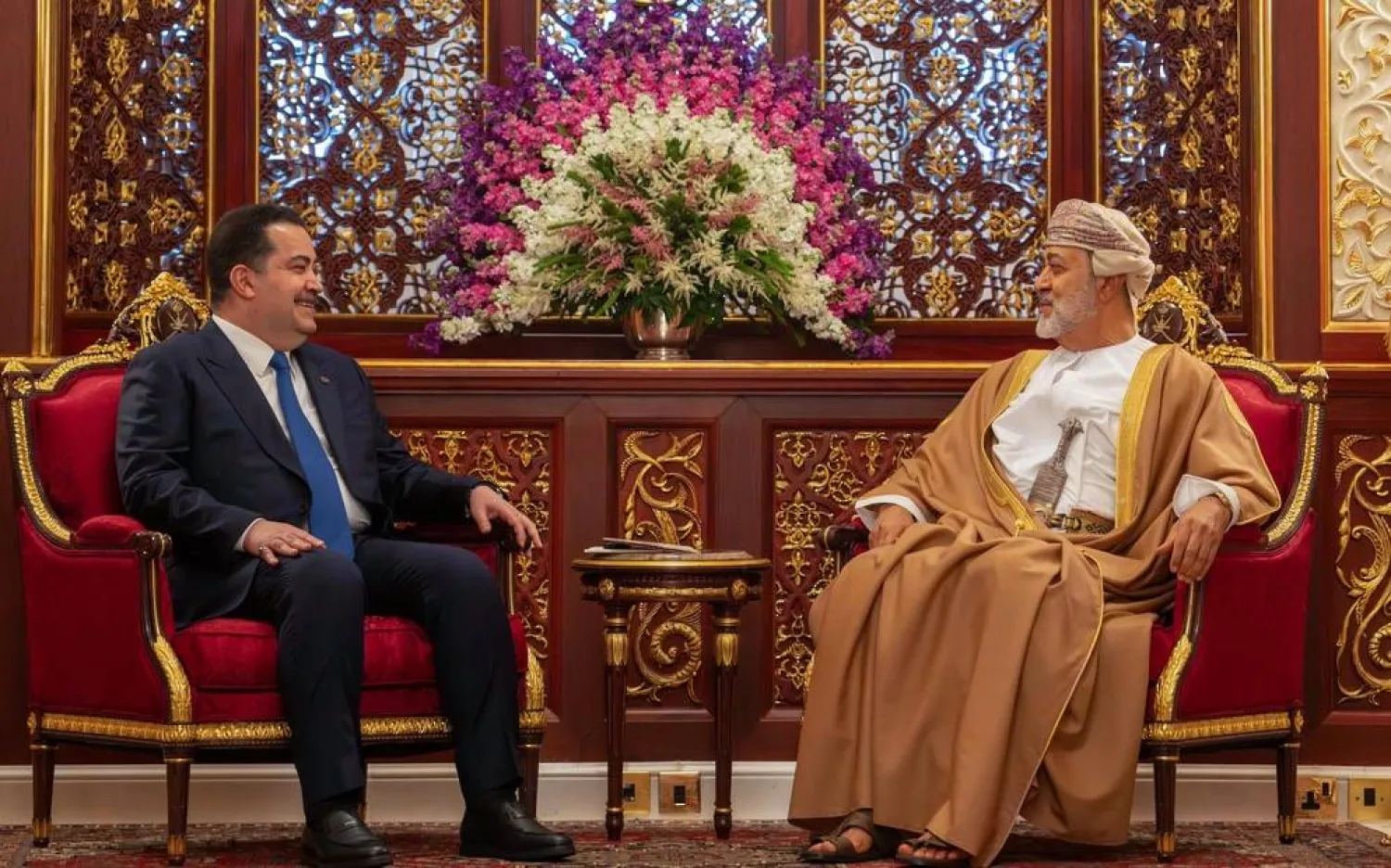 السلطان هيثم بن طارق سلطان عمان ومحمد شياع السوداني رئيس وزراء العراق (العمانية)