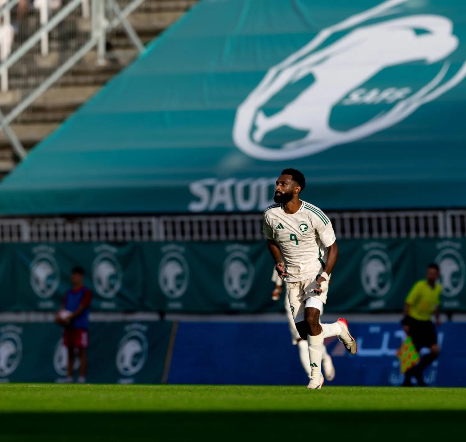 فراس البريكان وعبد الله الحمدان سجلا هدفي الفوز (المنتخب السعودي)