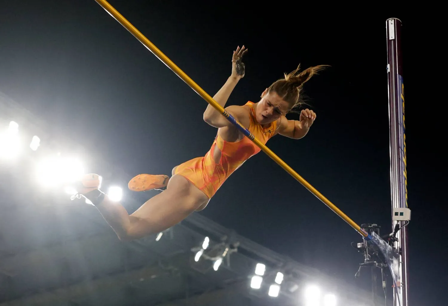 الأسترالية نينا كينيدي البطلة الأولمبية في القفز بالزانة (رويترز)