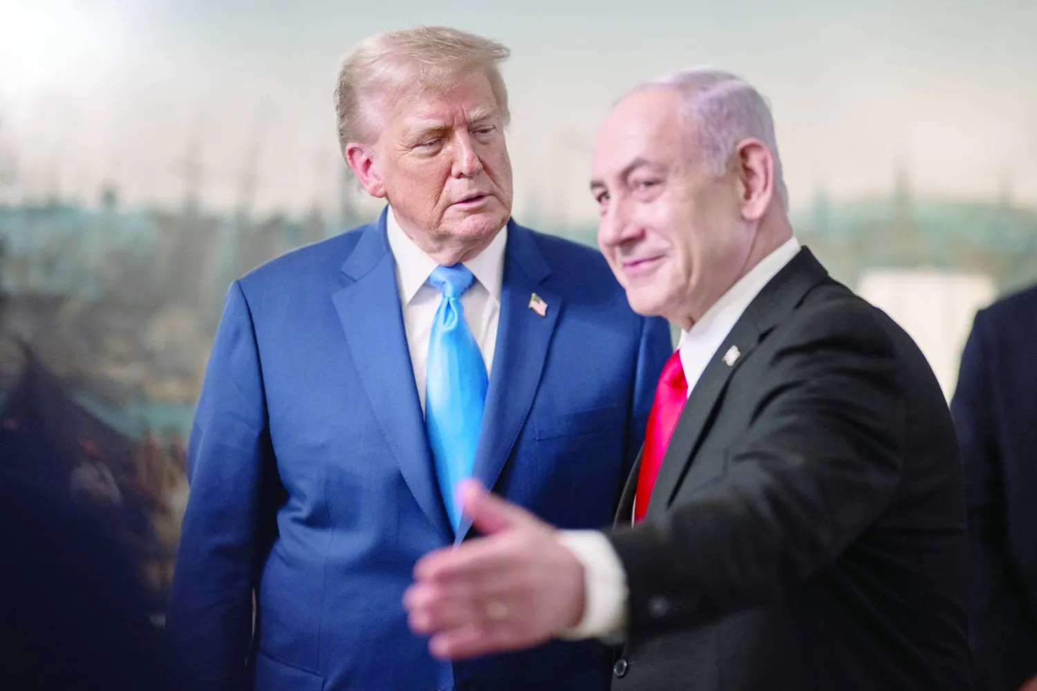 نتنياهو يقف إلى جانب ترمب قبل مأدبة عشاء بالبيت الأبيض (د.ب.أ)