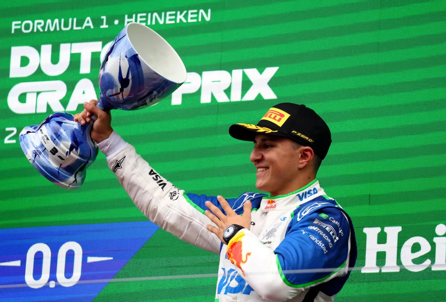 إسحاق حجار سائق فريق ريسنغ بولز (رويترز)