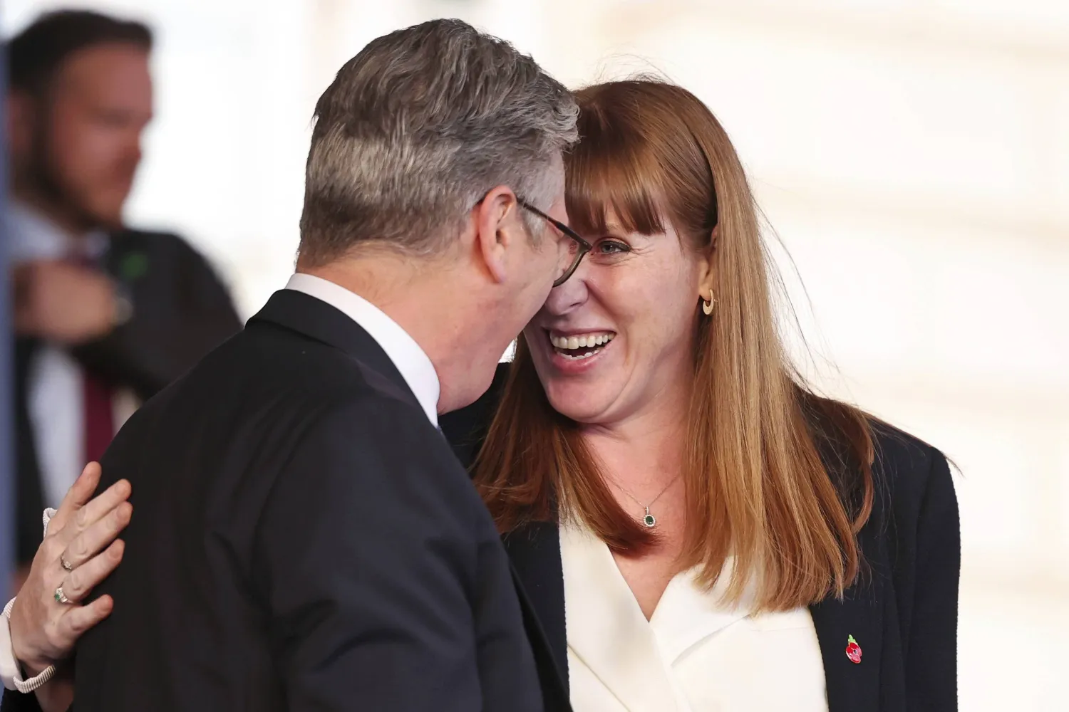 ستارمر مع أنجيلا راينر التي قدمت استقالتها (أ.ب)