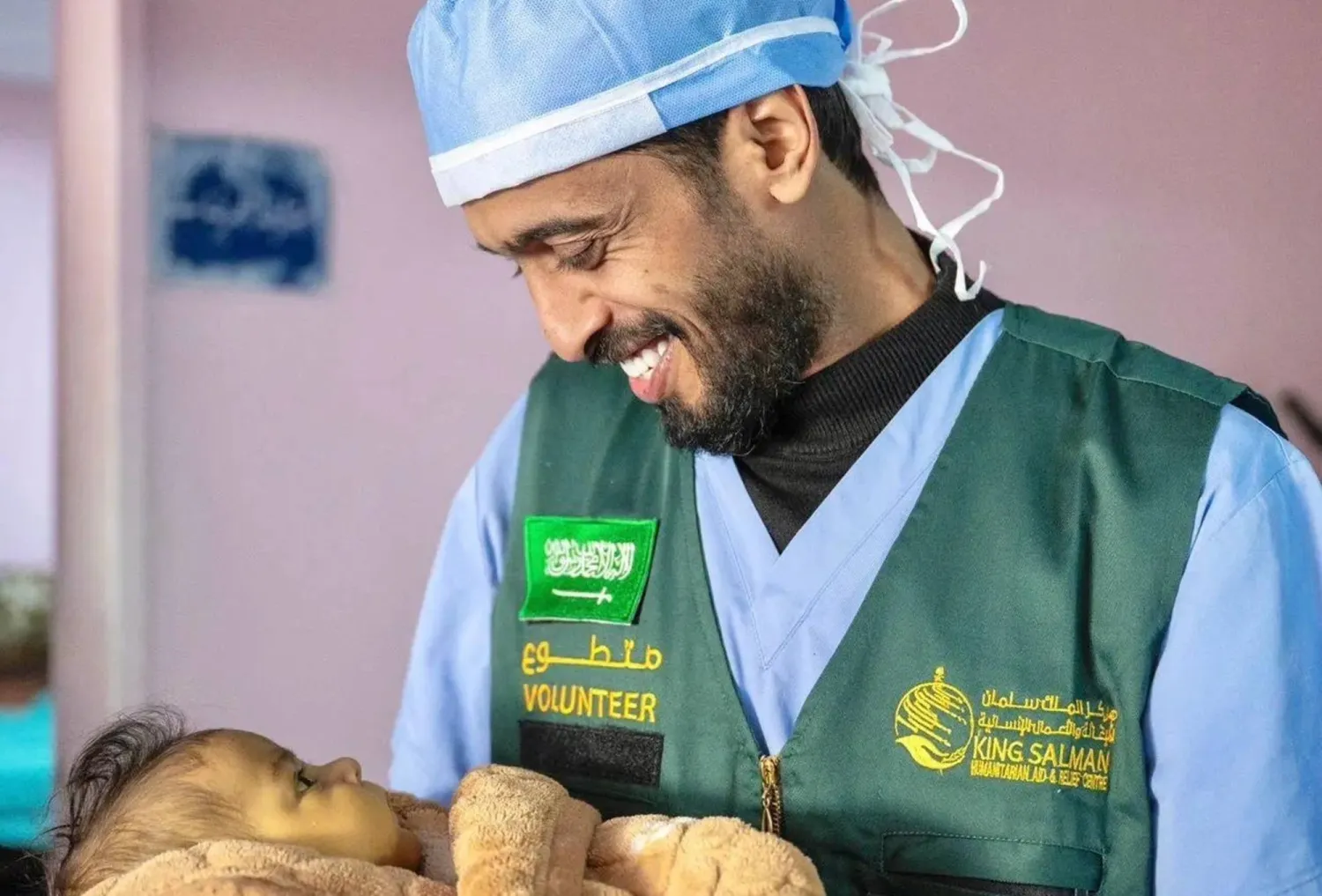 يُجسد العطاء الخيري قيّم التضامن والتكافل التي تتميز بها السعودية (واس)